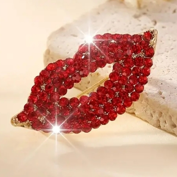 Red Lips Mouth Rhinestone 1/2" x 1 1/2" Gold Tone Pin - Picture 1 of 2